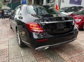 Cần bán gấp Mercedes E200 năm 2018, màu đen