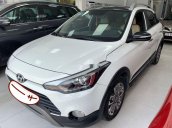 Cần bán xe Hyundai i20 Active 2017, màu trắng còn mới