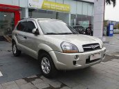 Cần bán gấp Hyundai Tucson sản xuất năm 2009, màu vàng, xe nhập còn mới