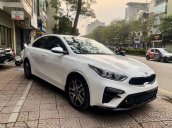 Xe Kia Cerato năm 2019, màu trắng còn mới, giá 625tr