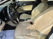 Cần bán Mercedes GLA 200 sản xuất 2014, màu trắng, xe nhập