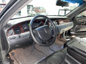 Lincoln Town Car (Limosine) 2011, đi chuẩn 9000 miles