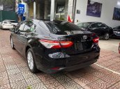 Bán Toyota Camry 2.0G 2020, màu đen, xe nhập còn mới