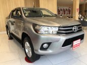 Cần bán xe Toyota Hilux 2.4E MT 2019, màu bạc gia đình HCM đi 15.600km - xe cũ chính hãng Toyota Sure