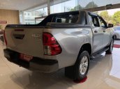 Cần bán xe Toyota Hilux 2.4E MT 2019, màu bạc gia đình HCM đi 15.600km - xe cũ chính hãng Toyota Sure