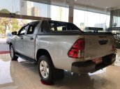 Cần bán xe Toyota Hilux 2.4E MT 2019, màu bạc gia đình HCM đi 15.600km - xe cũ chính hãng Toyota Sure