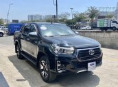 Xe Toyota Hilux đời 2018, màu đen, nhập khẩu