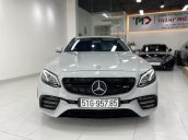 Bán Mercedes Benz E250 sản xuất 2016 ĐKLĐ 02/2018, màu xanh đen, full đồ chơi