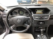 Bán Mercedes E250, màu xám, nhập khẩu nguyên chiếc số tự động, giá tốt
