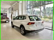 [Volkswagen Sài Gòn ] ngã ngửa với ưu đãi trước bạ sốc chưa từng thấy cho xe Đức Tiguan Luxury S, màu trắng LH Mr Thuận