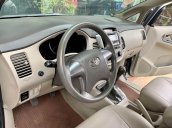 Cần bán Toyota Innova sản xuất 2015, màu bạc, giá tốt