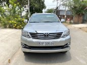 Xe Toyota Fortuner 2.7V đời 2016, màu bạc chính chủ