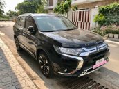 Bán xe Mitsubishi Outlander 2.0CVT đời 2020, màu đen chính chủ, giá tốt