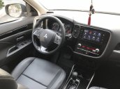 Bán xe Mitsubishi Outlander 2.0CVT đời 2020, màu đen chính chủ, giá tốt