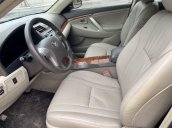 Cần bán Toyota Camry sản xuất 2011 còn mới