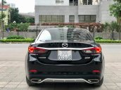 Cần bán gấp Mazda 6 2.0 Premium  sản xuất 2019, màu đen