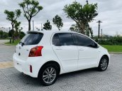 Xe Toyota Yaris đời 2013, màu trắng, xe nhập còn mới