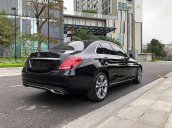 Cần bán lại xe Mercedes E class sản xuất 2018, màu đen còn mới