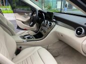 Cần bán lại xe Mercedes E class sản xuất 2018, màu đen còn mới