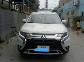 Cần bán lại xe Mitsubishi Outlander 2020, màu trắng còn mới