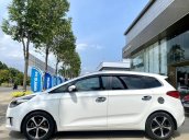 Bán gấp Kia Rondo máy dầu đời 2017. Xe lăn bánh 165.000km, còn như mới, có hỗ trợ vay ngân hàng lãi suất cực ưu đãi