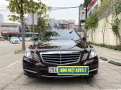 Cần bán xe Mercedes E250 năm 2013 còn mới, giá tốt