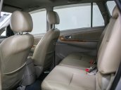 Giá bán nhanh 325 tr, Toyota Innova 2010, màu bạc