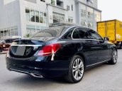Xe chính chủ bán Mercedes C250 Exclusive màu đen nội thất kem, sx 2017, được mua mới từ đầu, xe cam kết không lỗi lầm