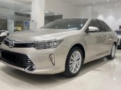 Cần bán lại xe Toyota Camry 2.0E sản xuất năm 2018, đi 28000km, xe gia đình, bao check hãng