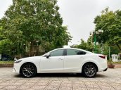 Cần bán Mazda 6 2.0 Premium năm sản xuất 2018, màu trắng 