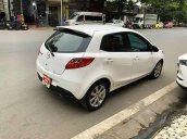 Cần bán xe Mazda 2 năm sản xuất 2013, màu trắng còn mới