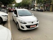 Cần bán xe Mazda 2 năm sản xuất 2013, màu trắng còn mới