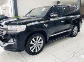 Xe Toyota Land Cruiser VXS 5.7 năm sản xuất 2020, màu đen, nhập khẩu còn mới