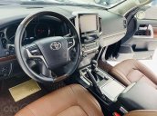 Xe Toyota Land Cruiser VXS 5.7 năm sản xuất 2020, màu đen, nhập khẩu còn mới