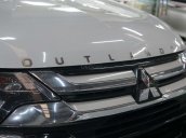 Cần bán xe Mitsubishi Outlander năm 2018, màu trắng