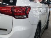 Cần bán xe Mitsubishi Outlander năm 2018, màu trắng