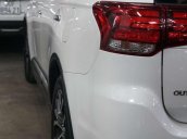 Cần bán xe Mitsubishi Outlander năm 2018, màu trắng