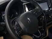 Cần bán xe Mitsubishi Outlander năm 2018, màu trắng