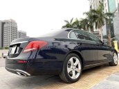 Cần bán gấp Mercedes E250 sản xuất năm 2017 còn mới