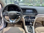 Bán xe Hyundai Elantra đời 2019, màu trắng chính chủ