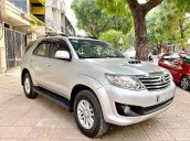 Xe Toyota Fortuner 2.4 G đời 2014, màu bạc còn mới