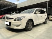 Cần bán gấp Hyundai i30 đời 2011, màu trắng, nhập khẩu 
