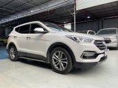 Bán xe Hyundai Santa Fe sản xuất 2018, xe màu trắng, đi 55.000km, có trả góp