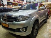 Cần bán xe Toyota Fortuner sản xuất năm 2016, màu bạc còn mới