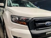 Cần bán gấp Ford Ranger 2.2 XLS sản xuất năm 2017, màu trắng, nhập khẩu nguyên chiếc giá cạnh tranh