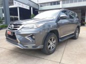 Bán Toyota Fortuner 2018, màu xám