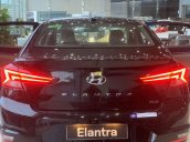 Bán Hyundai Elantra sản xuất 2021, màu đen, giá tốt