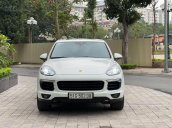 Cần bán lại xe Porsche Cayenne năm sản xuất 2017, màu trắng