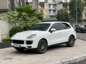 Cần bán lại xe Porsche Cayenne năm sản xuất 2017, màu trắng