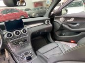 Cần bán lại xe Mercedes C300 năm 2015 còn mới